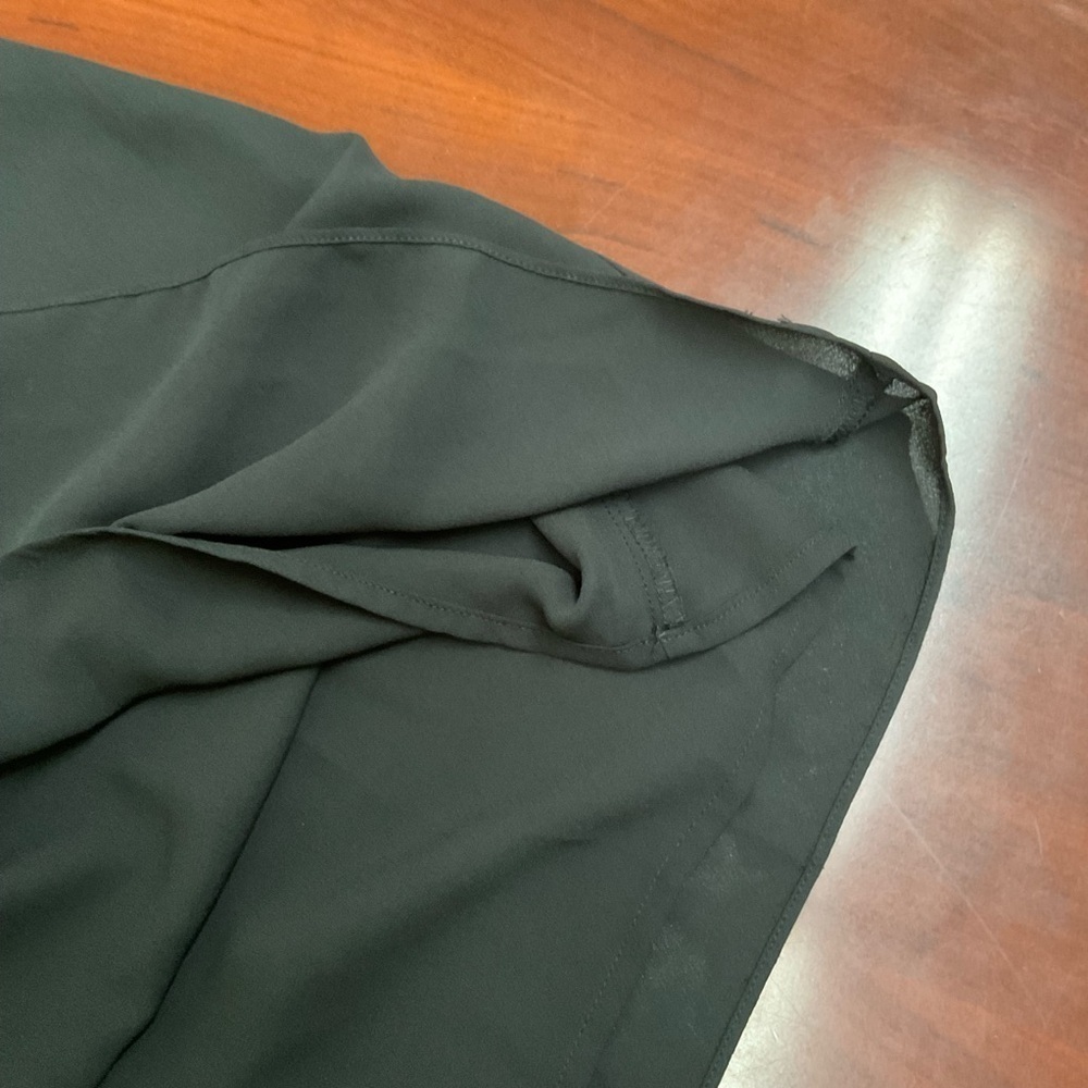 Chico’s V-neck Tank Pleated Front Black V-Neck Lined Flowy Size 6-8 (Chico’s 0) - Picture 4 of 10